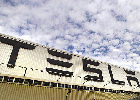 马斯克发内部信鼓励员工，这波“鸡血”打完特斯拉会好吗？