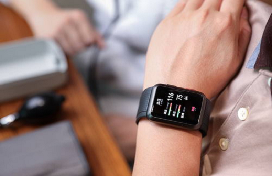 华为推出可测血压的智能手表，手机业务不够大健康来凑？-最极客