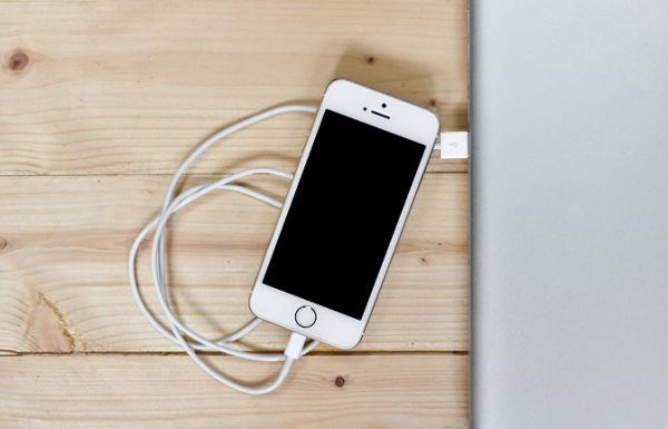 欧盟新规强推USB-C充电接口，苹果或放弃有线充电？-最极客