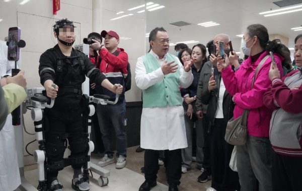 用意念行走、打字、操控无人机！这一幕发生在中国的医院