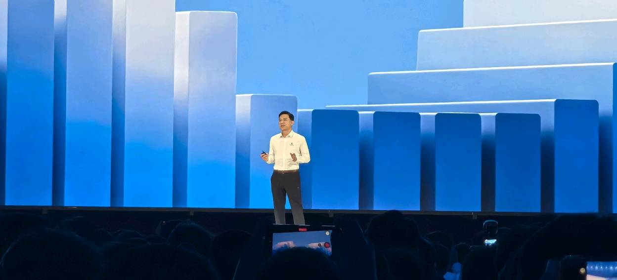 李彦宏：AI时代的度量衡是日活智能体数